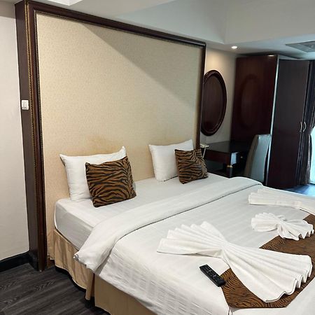 Maleez Lodge Pattaya Extérieur photo